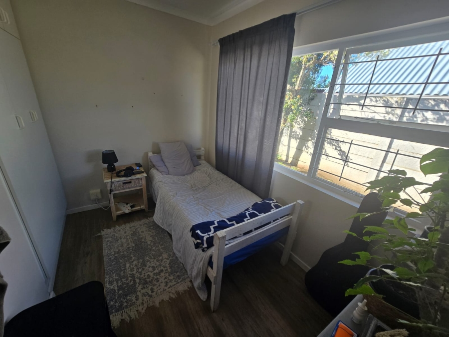 To Let 3 Bedroom Property for Rent in Sunrise On Sea Eastern Cape
